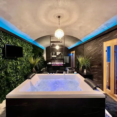 Romantic Wellness Apartment Colosseo-2